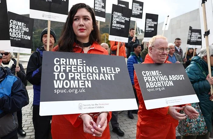 В соответствии с новым законом, домашняя молитва о нерожденных младенцах может стать уголовным прест В соответствии с новым законом, домашняя молитва о нерожденных младенцах может стать уголовным прест