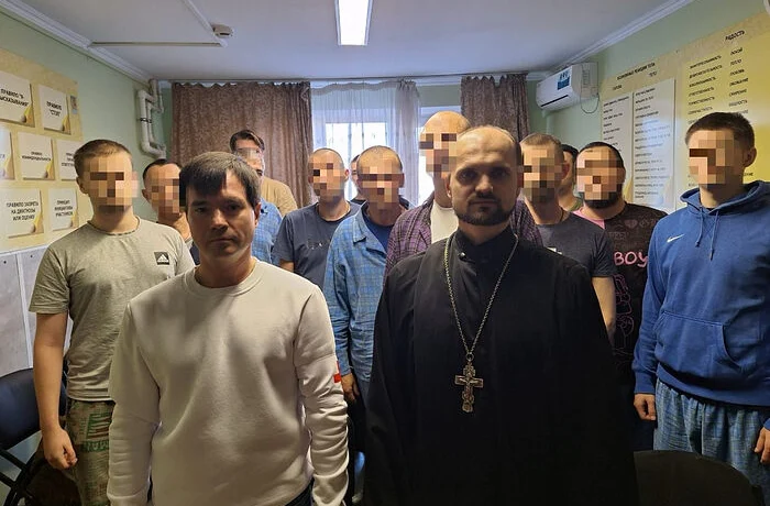 Священник и сестры милосердия посетили пациентов наркологического диспансера