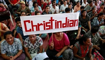 Индия: радикальные индуисты избили, взяли в заложники христиан и сожгли их Библии