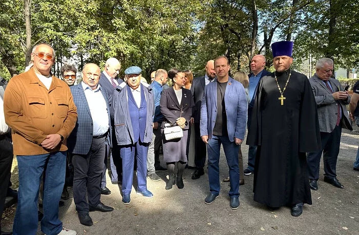 На Гоголевском бульваре в Москве открылась фотовыставка «Храму быть» На Гоголевском бульваре в Москве открылась фотовыставка «Храму быть»