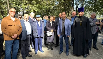 На Гоголевском бульваре в Москве открылась фотовыставка &laquo;Храму быть&raquo;