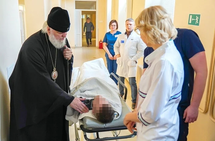Митрополит Курский и Рыльский Герман посетил раненых военнослужащих