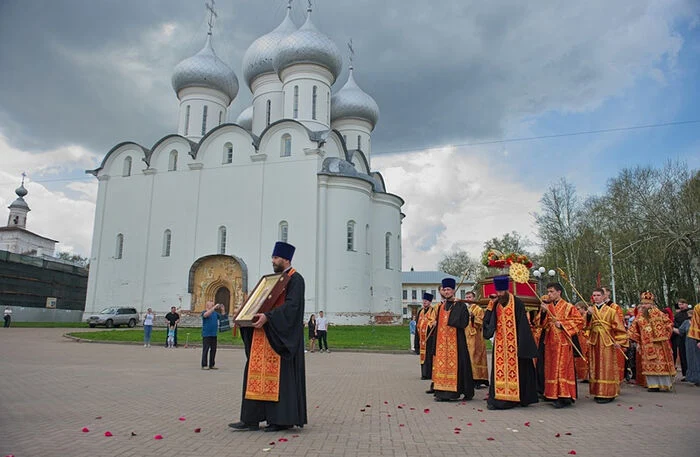 В Вологодской епархии встретили мощи святителя Тихона, Патриарха Московского и всея России